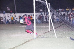 GDF custodian Keith Fraser effects a save (Clairmonte Marcus photo)