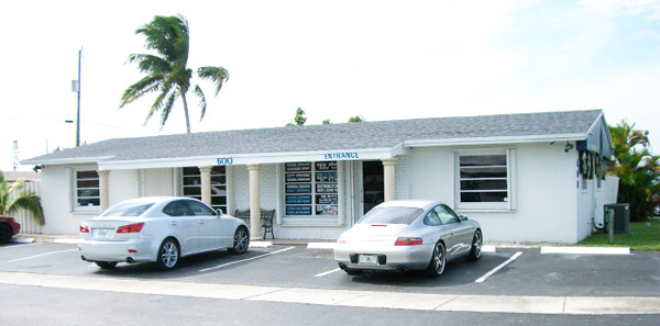 The unobtrusive Spy Shops building at 600 W Oakland Park Boulevard, Fort Lauderdale, Florida 