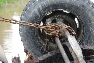 The chain that was affixed to the truck and the front end loader during the rescue operation was rusted. 