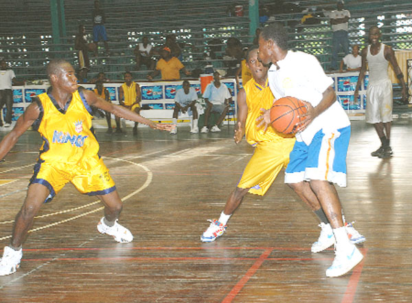 GTI small forward Keon Hayles operates between two LTI defenders during GTI’s dramatic one-point win against their Linden counterparts on the opening day of the Pepsi National Schools Basketball Festival at the Cliff Anderson Sports Hall yesterday. (Clairmont Marcus photo)