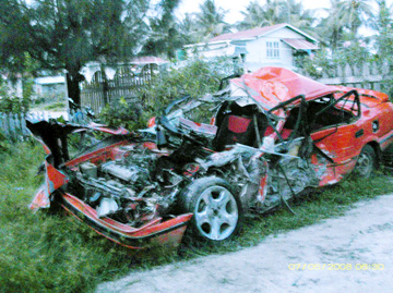 The wrecked car (Dianne Gonsalves photo)