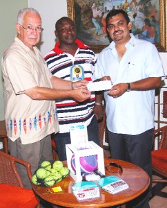 President of the Reds Perreira Foundation, Joseph ‘Reds’ Perreira (left) and Liaison Officer of the foundation Troy Peters (center) receives a checque for G$250,000 from overseas based Guyanese Dave Narine (right) yesterday at the Le Meridien Pegasus. (A Lawrence Fanfair photograph)