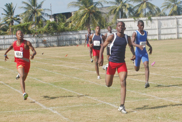 Police Sports Club’s Carlwyn Collins (C) comfortably wins the Boys’ Under-18 200m ahead of Kevin Bayley (L) and Andre Josiah at the National Youth/Junior Championships at Enmore Sports Club ground on Sunday.(Photos by Aubrey Crawford)   