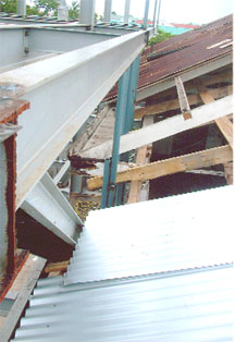 The welded steel structure, does not allow H&F, which is renovating its building to replace its roof.   