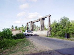 The bridge where the robbery occurred. 
