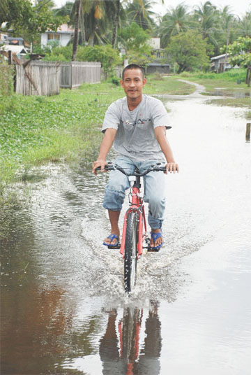 This Beehive man yesterday said that it was much easier to ride through the floodwaters than to walk.  