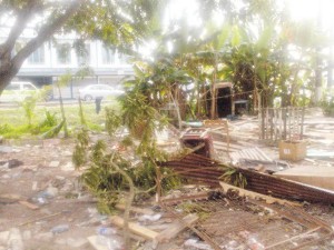 Debris of departure at the junction of Camp and Lamaha sts