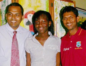 Finally I’m meeting him! 2009 Sportswoman-of-the-Year Alika Morgan (centre), sharing a light moment with Minister of Sport Dr. Frank Anthony (left) and West Indies star batsman and 2009 Sportsman-of- the-Year  Shivnarine Chanderpaul (right).  