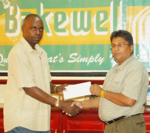 Bakewell’s Manager Rajin Ganga presenting his company’s sponsorship cheque to Aubrey “Shanghai” Major. 