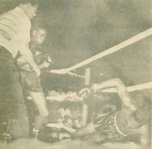 Caesar Barrow knocks out Johnny De Peiza. 