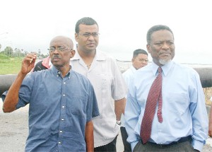 From left, city mayor, Hamilton Green, Minister of Agriculture, Robert Persaud and Prime Minister Samuel Hinds  in discussion at the Kitty Pump Station yesterday. 
