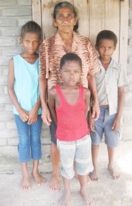 Motherless and bereft: Isha Ally and her grandchildren, Donna (left) Keon (right) and Candacy. Inset at right Iola Ashantie Reynolds(See story on page 3)