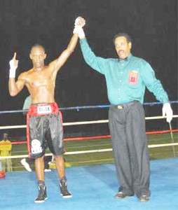 Referee Eon Jardine raises Leon ‘Hurry-Up’ Moore’s hand to acknowledge him as winner of the bout against Mark Murray  