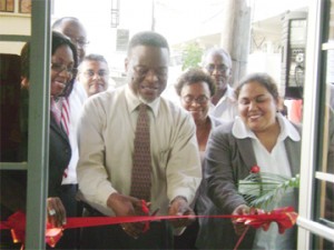 Prime Minister Samuel Hinds cutting the ribbon  