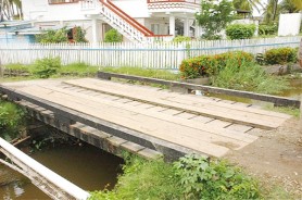 The bridge at Bee Hive which has been described as useless. (GINA photo) 