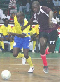Pele’s Shemroy Arthur who scored both his team’s goals (left) battles for possession of the ball in the match against Victoria Kings. (Orlando Charles Photo) 