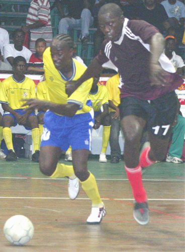 Pele’s Shemroy Arthur who scored both his team’s goals (left) battles for possession of the ball in the match against Victoria Kings. (Orlando Charles Photo) 