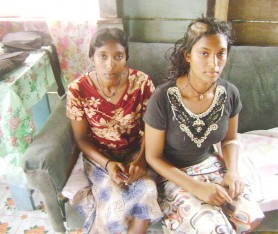 Parbattie Ramlakan (L) and her injured sister Basmattie Seswankar at their Zeeburg home yesterday. 