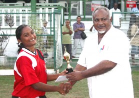 Trinidad’s Amanda Samaroo is all smiles as she receives her player of the match award from Omar Bacchus. (Orlando Charles photo) 