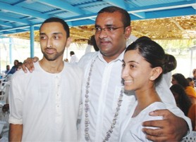 President Bharrat Jagdeo with the children of the late Pandit Prakash Gossai, Arun and Pratiksha Gossai. (GINA photo)  