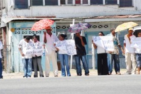Some of the protesters outside the Leonora Magistrate’s Court yesterday morning. 