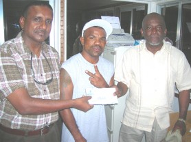 Alliance! Ganga Singh hands over his sponsorship to Promoter Stanford Solomon while Mauricio Pastrana, Leon Moore’s opponent looks on. 