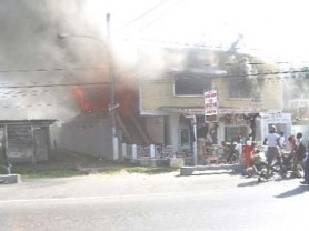 Persons at the scene looting the stock of the businesses instead of extending a helping hand. 