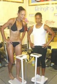 GETTING IT RIGHT! Shondell Alfred watches the scale closely to see just how much her opponent Corinne De Groot (left) weighs. (Orlando Charles photos) 