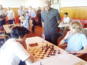 The President of the Republic of Suriname Dr Runaldo Ronald Venetiaan pays keen attention to the Guyana/French Guiana chess encounter at the Inter-Guiana Games held last weekend in Paramaribo. National Junior Champion Taffin Khan, playing Board One for Guyana, defeats his counterpart, Quintin Fillon, from French Guiana. Overall, Guyana defeated the French by three games to one. We lost, however, to Suriname in the other remaining match.  