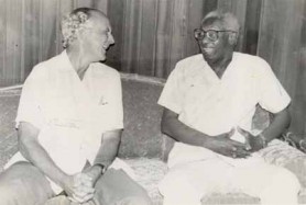 David de Caires and the late President Hoyte share a joke.