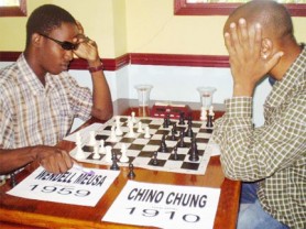  Wendell Meusa contemplates his next move in his game against Chino Chung.