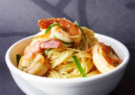 Garlic Shrimp Noodles  (Photo by Cynthia Nelson)