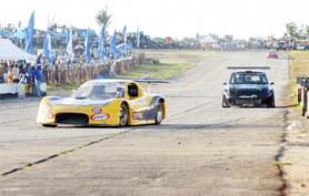 Bringing it home! Guyana’s Andrew King being chased by Roger Mayers as he handed the Bajan speedster his only defeat on the day (Orlando Chareles Photo) 