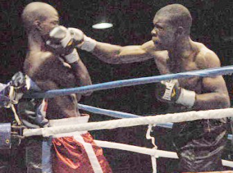 Miguel ‘Hands of Stone’ Antoine connects with one of his many powerful right hooks to the head of Mark Austin. 