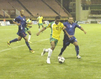 Vurlon Mills on his way to goal in the game against Bermuda (Orlando Charles photo)
