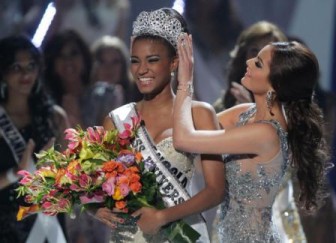 Leila Lopes being crowned (AP photo)