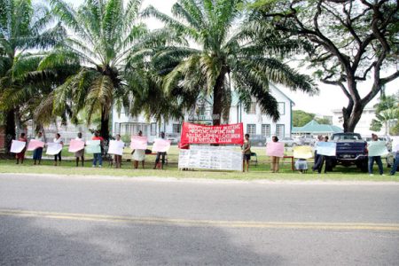 Red Thread members and supporters during Thursday’s peaceful protest outside Office of the President (OP).