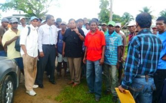 Moses Nagamootoo and Khemraj Ramjattan (centre) speaking to the workers today