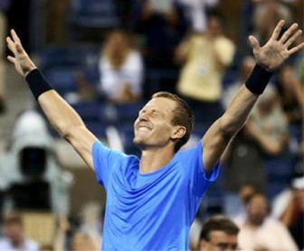 Tomas Berdych of the Czech Republic celebrates after defeating Roger Federer of Switzerland in their men’s quarter-final match at the US Open tennis tournament in New York on Wednesday. REUTERS/Adam Hunger
