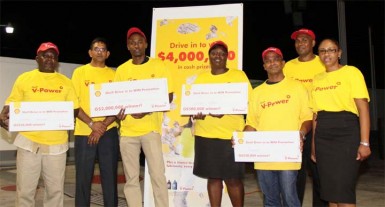 Five customers who won big in the ‘Shell Drive to Win’ promotion display their cheques as company representatives look on. Grand prize winner Travis Shepherd is pictured third from left. 