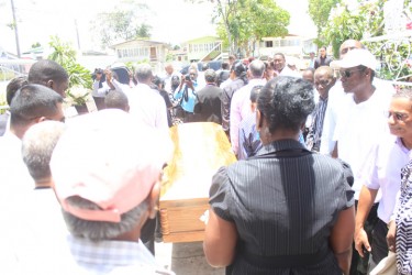20130409funeral12