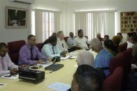 Stakeholders meeting on Monday (Ministry of Natural Resources photo)