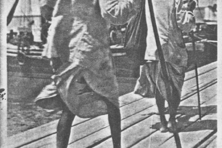 Disembarking from the boat, 1913