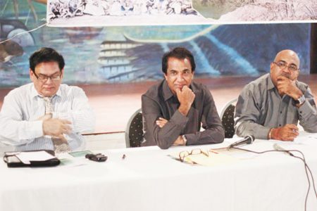 Dr Kusha Haraksingh (centre) at the lecture flanked by Dr Prem Misir (left) and Neaz Subhan (Arian Browne photo)
