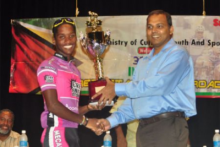  All Smiles! Team Heat Wave’s Barbadian, Jamol Eastmond accepts his overall champion’s trophy from Minister of Sport, Dr. Frank Anthony. (Orlando Charles photo)