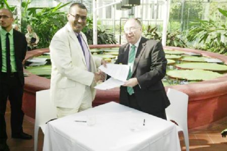 Robert Persaud, Minister of Natural Resources and the Environment with Ian Hunter, Minister for Sustainable Environment and Conservation of South Australia exchange the Three Parks Initiative MoU. (Government Information Agency photo) 