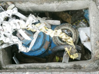 A ground hydrant in New Amsterdam clogged with garbage 