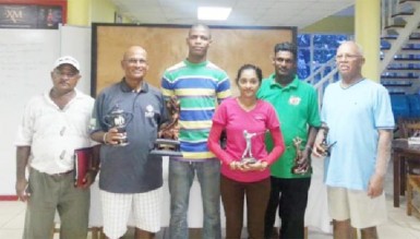  Trophy Stall representative Leroy Jack (centre) with prize winners. Tournament champion Colin Ming was unavoidably absent.