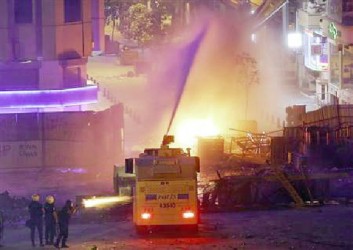 Riot police fires tear gas at protesters in Istanbul’s Taksim square early June 12, 2013. REUTERS/Yannis Behrakis 