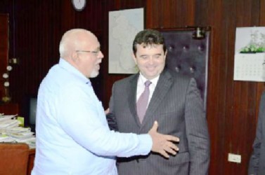 President Donald Ramotar (left)  with the Governor of the State of Roraima Jose de Anchieta Junior yesterday (GINA photo)